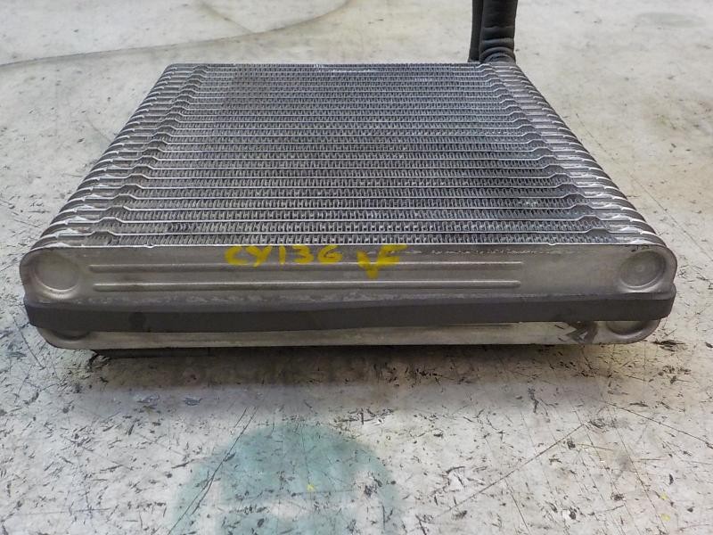 Recambio de evaporador aire acondicionado para ford fiesta (ccn) trend referencia OEM IAM 2109235  