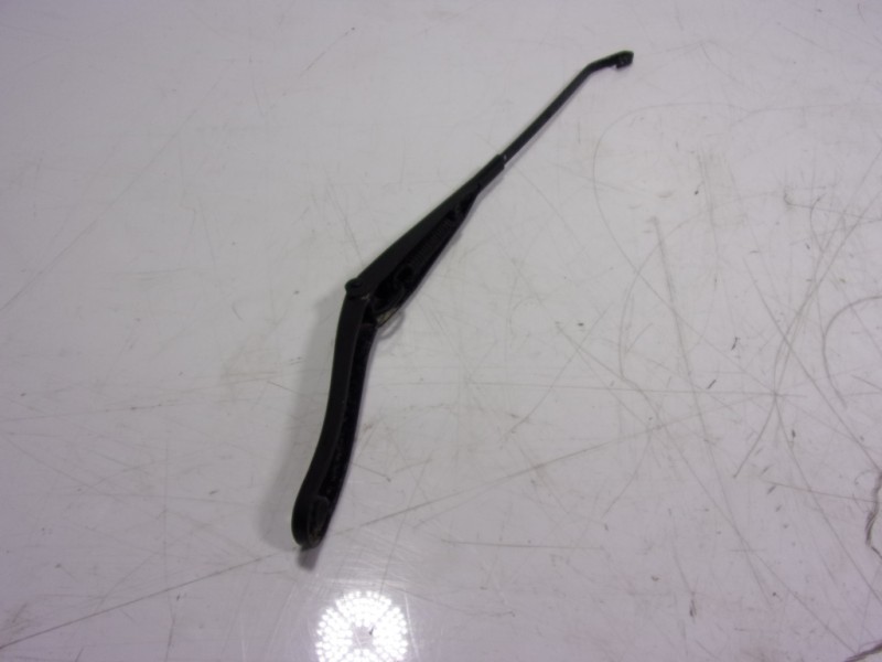 Recambio de brazo limpia delantero izquierdo para dacia duster ambiance 4x2 referencia OEM IAM 288815910R  