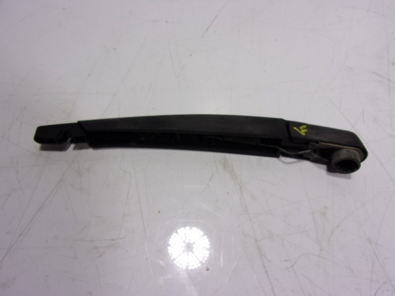 Recambio de brazo limpia trasero para dacia duster ambiance 4x2 referencia OEM IAM 7701066672  