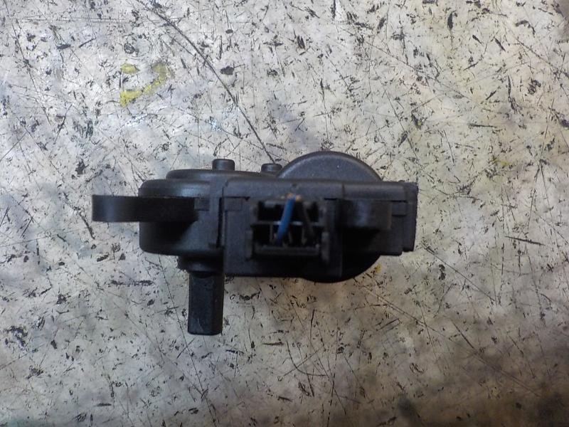 Recambio de motor electrico para ford fiesta (ccn) trend referencia OEM IAM 1778980 8V5119B634AA 