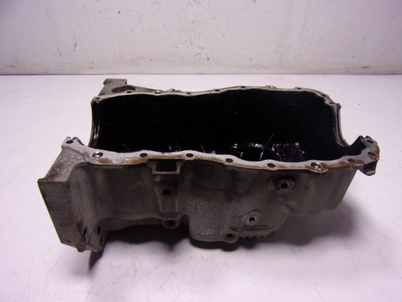 Recambio de carter para dacia duster ambiance 4x2 referencia OEM IAM 8200381856 111116149R 