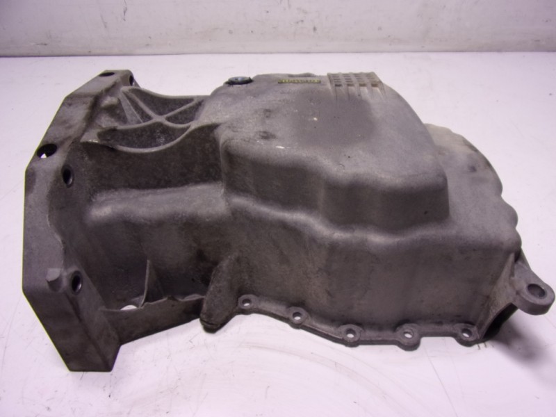 Recambio de carter para dacia duster ambiance 4x2 referencia OEM IAM 8200381856 111116149R 