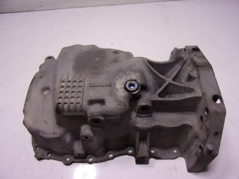 Recambio de carter para dacia duster ambiance 4x2 referencia OEM IAM 8200381856 111116149R 