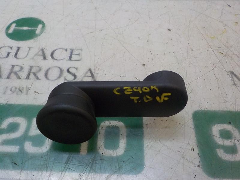 Recambio de maneta elevalunas trasera derecha para opel corsa e selective referencia OEM IAM 13288655  