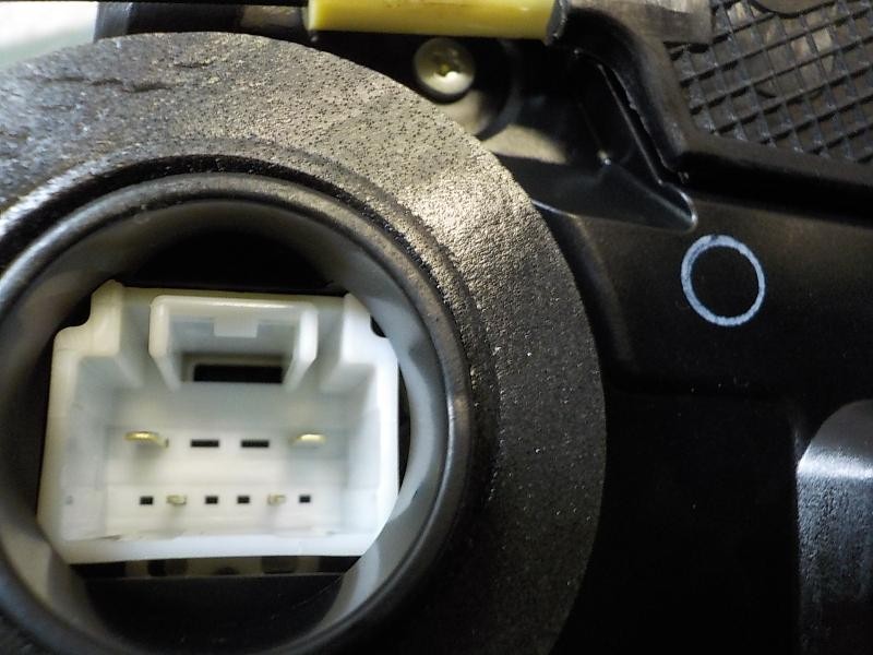 Recambio de cerradura puerta trasera derecha para toyota rav 4 advance hybrid referencia OEM IAM 6905033120  