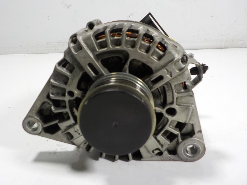 Recambio de alternador para hyundai i40 1.7 crdi cat referencia OEM IAM 373002A805 373002A805 373002A800