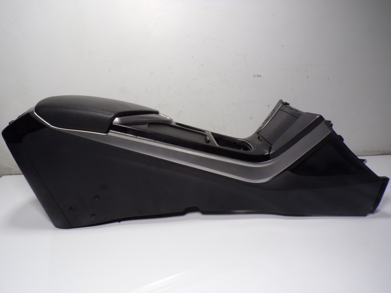 Recambio de apoyabrazos central para hyundai i40 1.7 crdi cat referencia OEM IAM 846603Z000RY 846303Z420 846903Z000RY