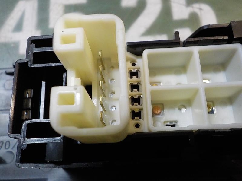 Recambio de mando elevalunas trasero izquierdo para toyota rav 4 advance hybrid referencia OEM IAM 8481052030  