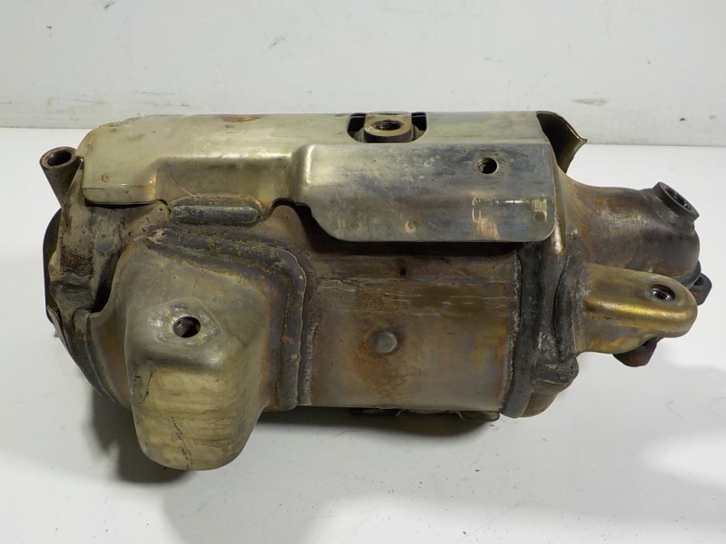 Recambio de catalizador para hyundai i40 1.7 crdi cat referencia OEM IAM 289902A760 CF2A760IJC 