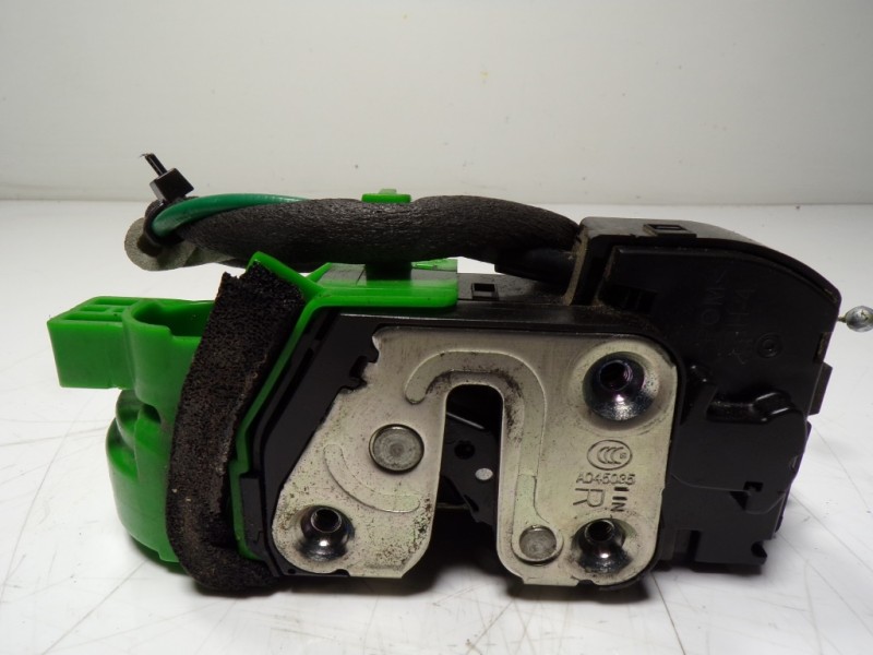 Recambio de cerradura puerta trasera derecha para hyundai i40 1.7 crdi cat referencia OEM IAM  814203Z000 