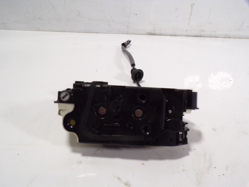 Recambio de cerradura puerta trasera izquierda para volkswagen golf vii lim. 1.6 tdi dpf referencia OEM IAM 5K4839015Q 5K4839015