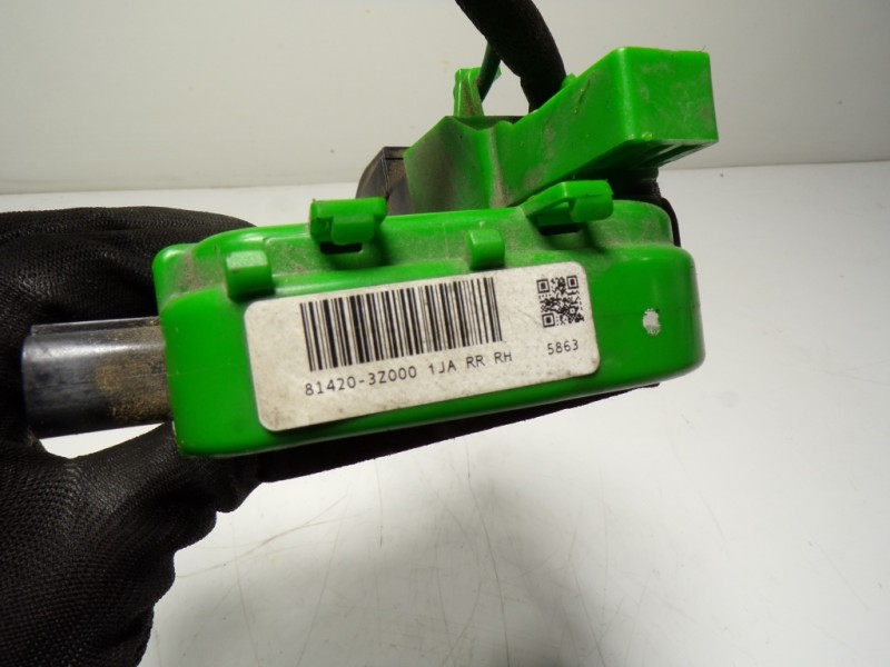 Recambio de cerradura puerta trasera derecha para hyundai i40 1.7 crdi cat referencia OEM IAM  814203Z000 