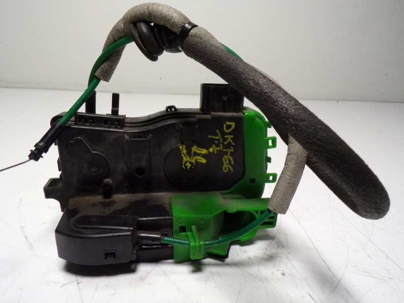 Recambio de cerradura puerta trasera izquierda para hyundai i40 1.7 crdi cat referencia OEM IAM  814103Z000 