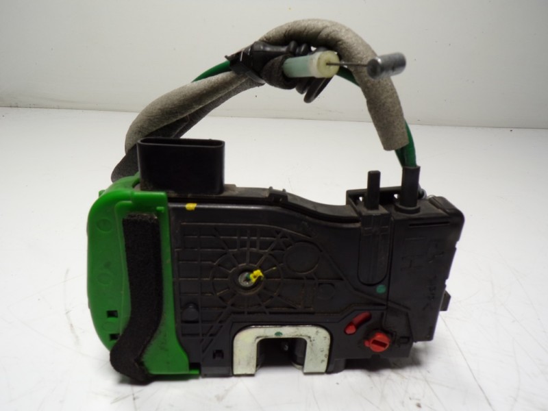 Recambio de cerradura puerta trasera izquierda para hyundai i40 1.7 crdi cat referencia OEM IAM  814103Z000 