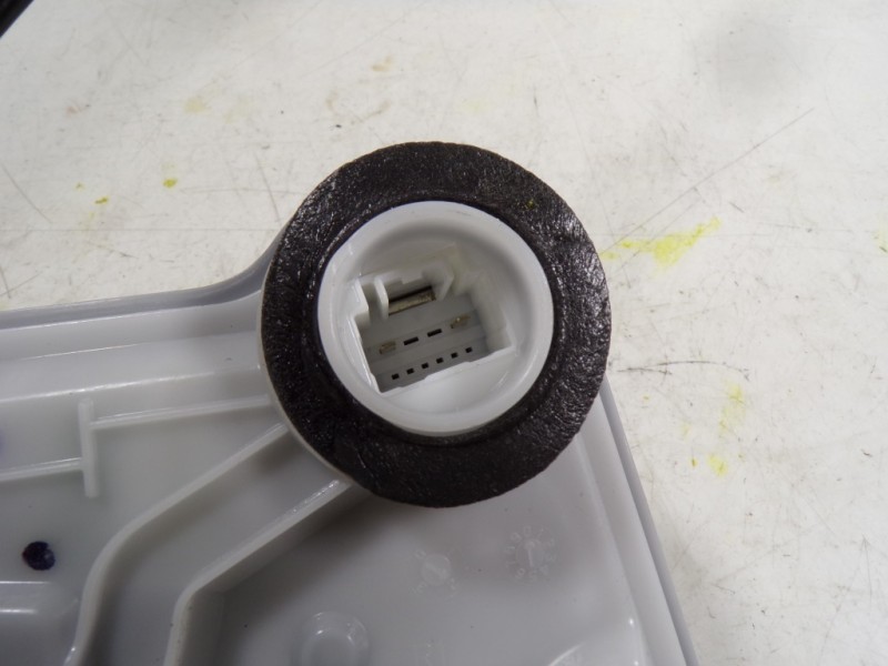 Recambio de cerradura puerta delantera derecha para toyota hilux (3b/3c/3d) doble cabina referencia OEM IAM 6903002600  