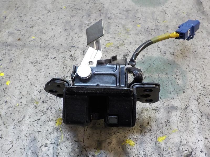 Recambio de cerradura maletero / porton para toyota yaris 1.4 turbodiesel cat referencia OEM IAM 693500D040  