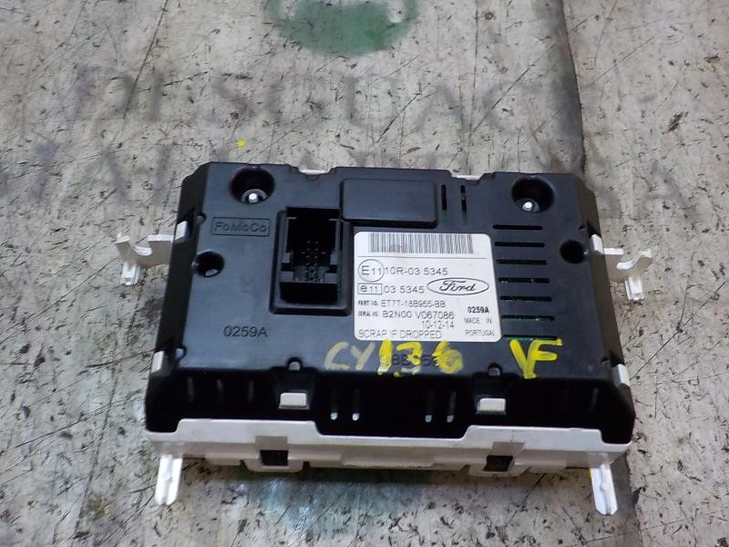 Recambio de pantalla multifuncion para ford fiesta (ccn) trend referencia OEM IAM 2017880 ET7T18B955BB 