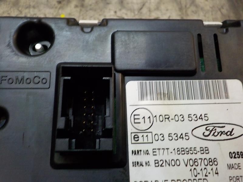 Recambio de pantalla multifuncion para ford fiesta (ccn) trend referencia OEM IAM 2017880 ET7T18B955BB 