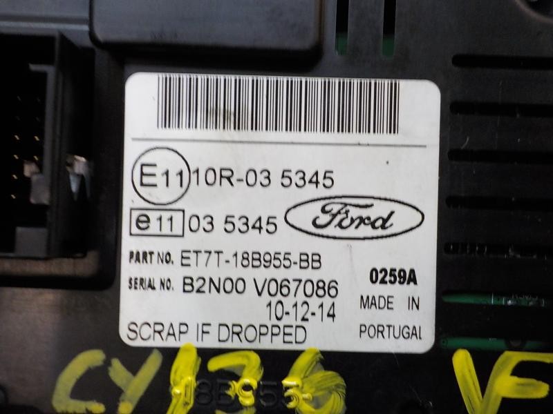 Recambio de pantalla multifuncion para ford fiesta (ccn) trend referencia OEM IAM 2017880 ET7T18B955BB 