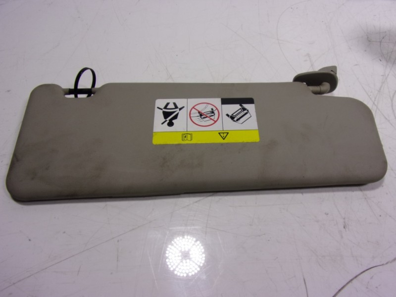 Recambio de parasol izquierdo para dacia duster ambiance 4x2 referencia OEM IAM 964010723R  