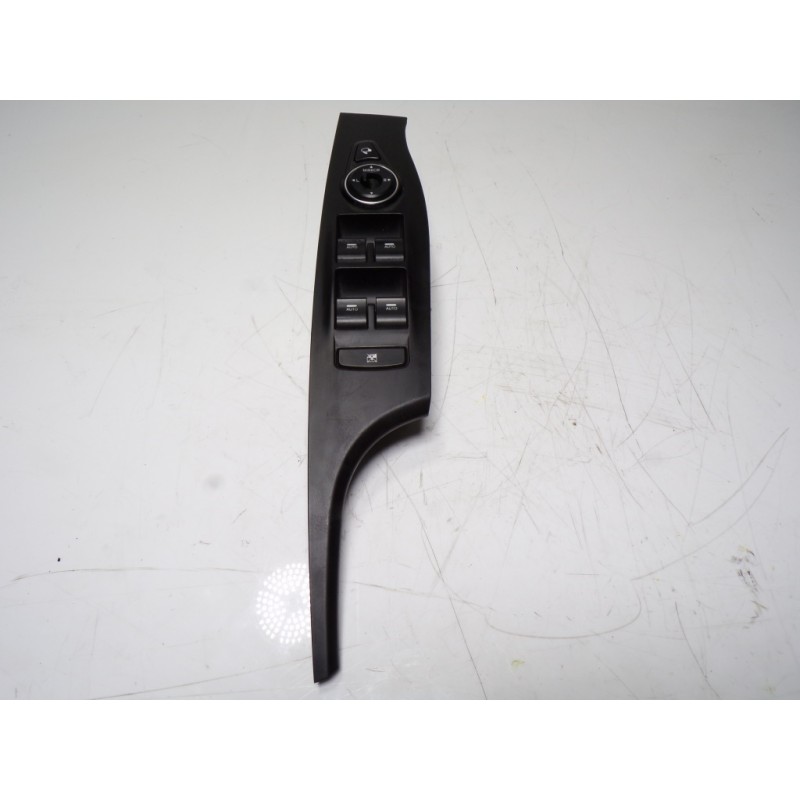 Recambio de mando elevalunas delantero izquierdo para hyundai i40 1.7 crdi cat referencia OEM IAM 935703Z000 935703Z000 935703Z0