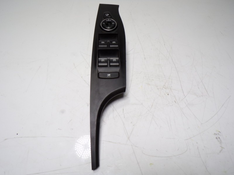 Recambio de mando elevalunas delantero izquierdo para hyundai i40 1.7 crdi cat referencia OEM IAM 935703Z000 935703Z000 935703Z0