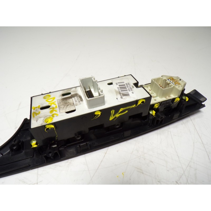 Recambio de mando elevalunas delantero izquierdo para hyundai i40 1.7 crdi cat referencia OEM IAM 935703Z000 935703Z000 935703Z0