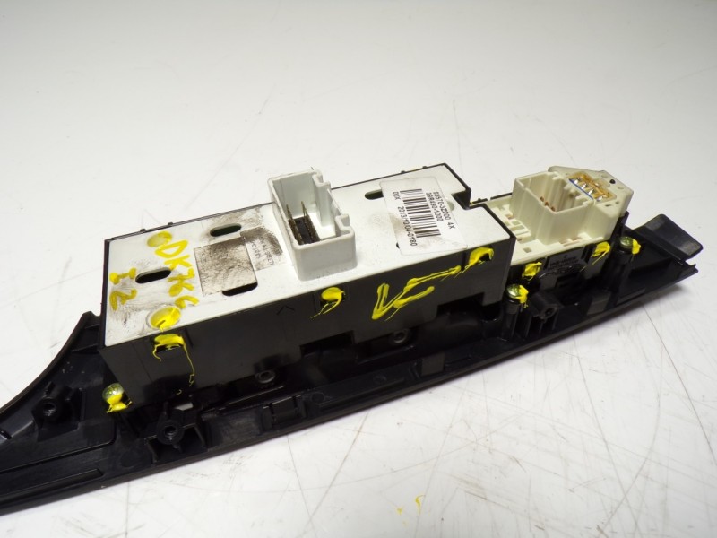 Recambio de mando elevalunas delantero izquierdo para hyundai i40 1.7 crdi cat referencia OEM IAM 935703Z000 935703Z000 935703Z0