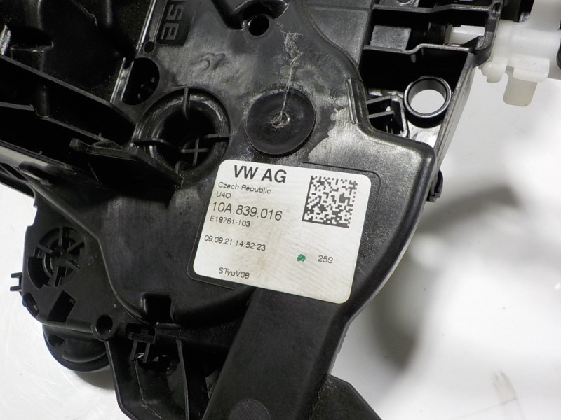 Recambio de cerradura puerta trasera derecha para skoda kamiq (nw4) 1.0 tsi referencia OEM IAM 10A839016 10A839016 