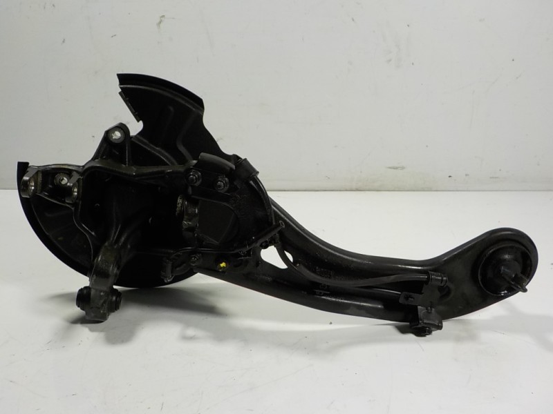 Recambio de mangueta trasera izquierda para hyundai i40 1.7 crdi cat referencia OEM IAM 527103Z010  527303S200