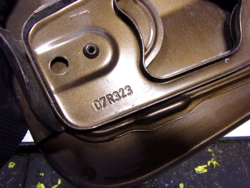 Recambio de tapa combustible para dacia duster ambiance 4x2 referencia OEM IAM 788304650R 07R323 