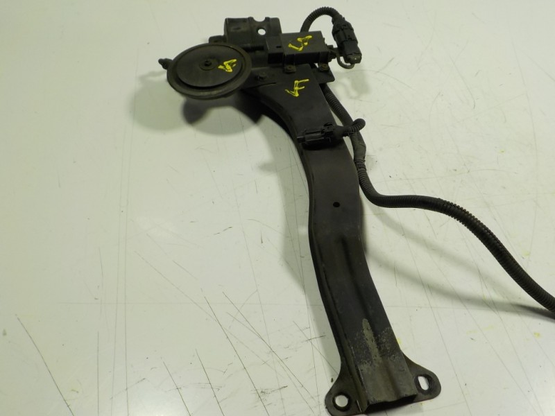 Recambio de travesaño superior para kia carens 2.0 turbodiesel cat referencia OEM IAM   