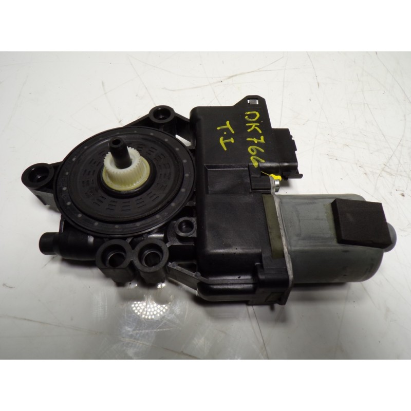 Recambio de motor elevalunas trasero izquierdo para hyundai i40 1.7 crdi cat referencia OEM IAM 834503Z010 834503Z010 