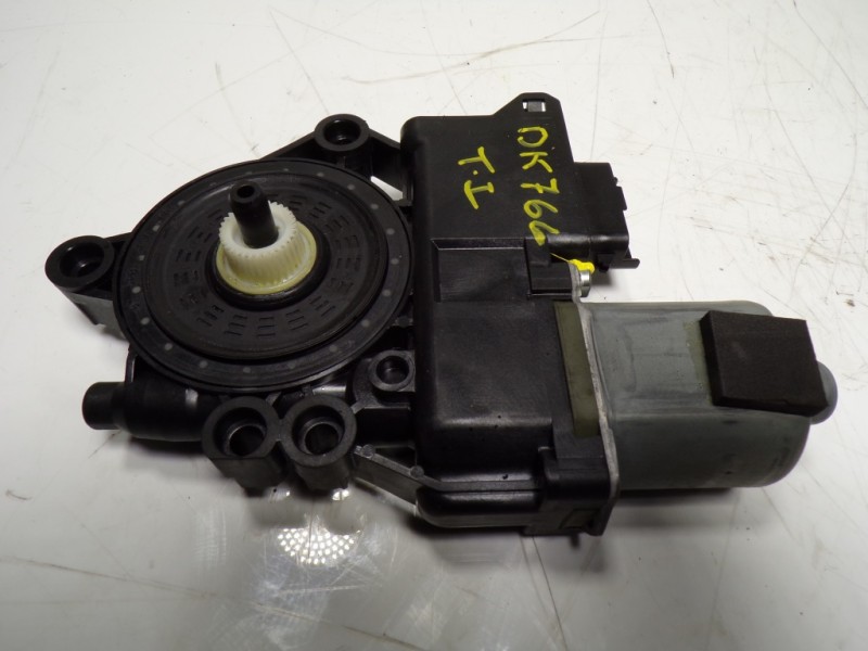 Recambio de motor elevalunas trasero izquierdo para hyundai i40 1.7 crdi cat referencia OEM IAM 834503Z010 834503Z010 