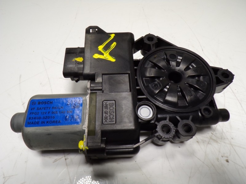 Recambio de motor elevalunas trasero izquierdo para hyundai i40 1.7 crdi cat referencia OEM IAM 834503Z010 834503Z010 