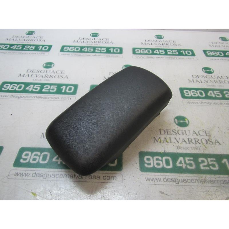 Recambio de apoyabrazos central para kia pro_cee´d 1.6 crdi cat referencia OEM IAM 846601H0000W  