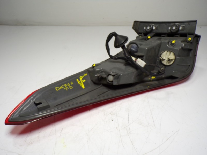 Recambio de piloto trasero derecho para hyundai i40 1.7 crdi cat referencia OEM IAM 924023Z300  