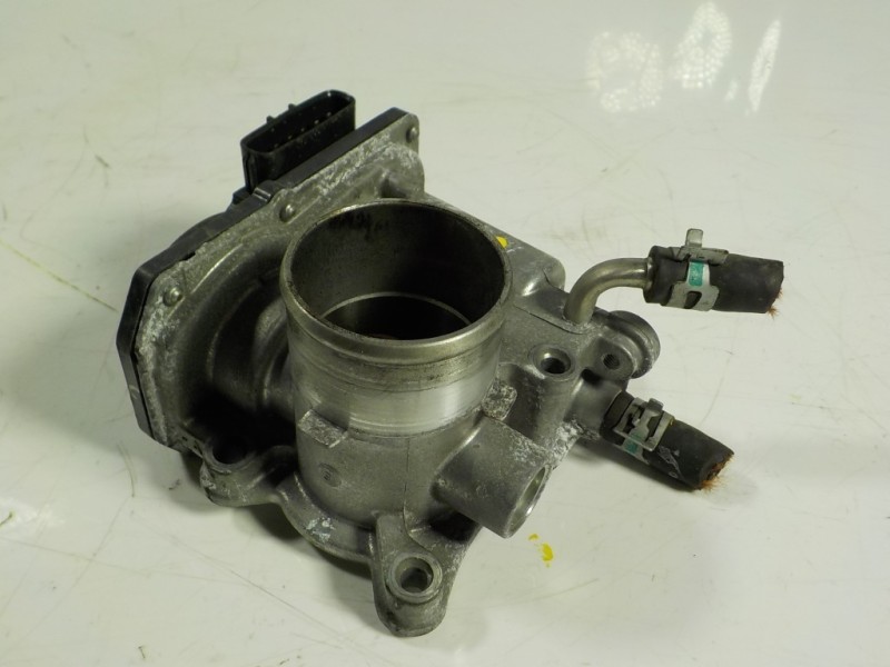 Recambio de caja mariposa para toyota auris 1.4 turbodiesel cat referencia OEM IAM  261000N020 
