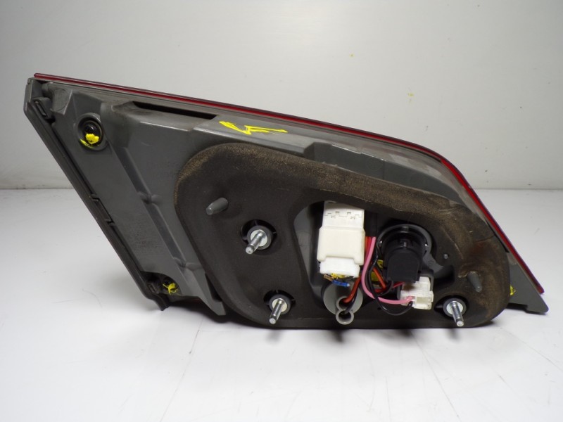 Recambio de piloto trasero derecho interior para hyundai i40 1.7 crdi cat referencia OEM IAM 924043Z300  