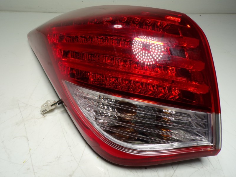 Recambio de piloto trasero izquierdo para hyundai i40 1.7 crdi cat referencia OEM IAM 924013Z300  