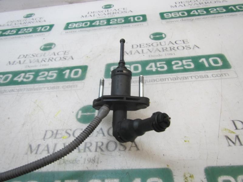 Recambio de bomba embrague para opel insignia berlina edition referencia OEM IAM 55561916  