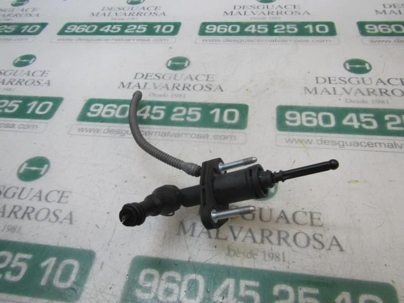 Recambio de bomba embrague para opel insignia berlina edition referencia OEM IAM 55561916  