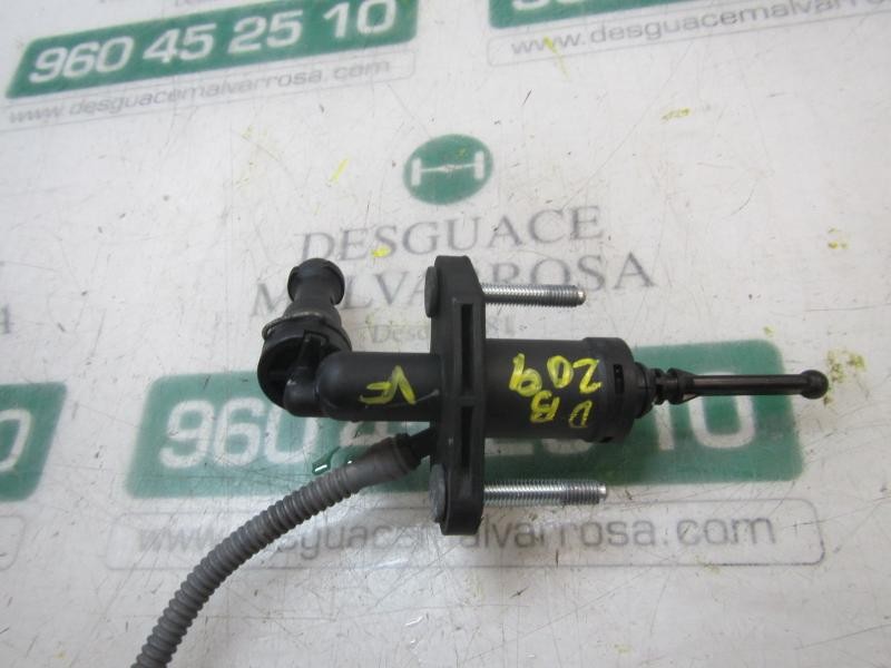 Recambio de bomba embrague para opel insignia berlina edition referencia OEM IAM 55561916  