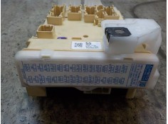 Recambio de caja reles / fusibles para toyota auris hybrid business referencia OEM IAM 8273012X81 8922102480  2
