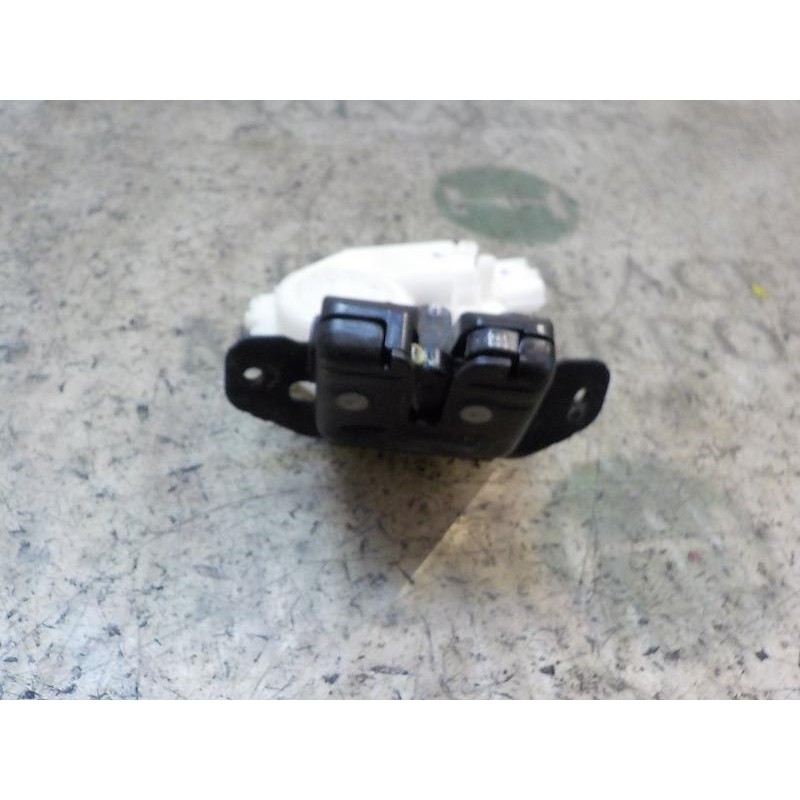 Recambio de cerradura maletero / porton para toyota auris hybrid business referencia OEM IAM 6935002090  