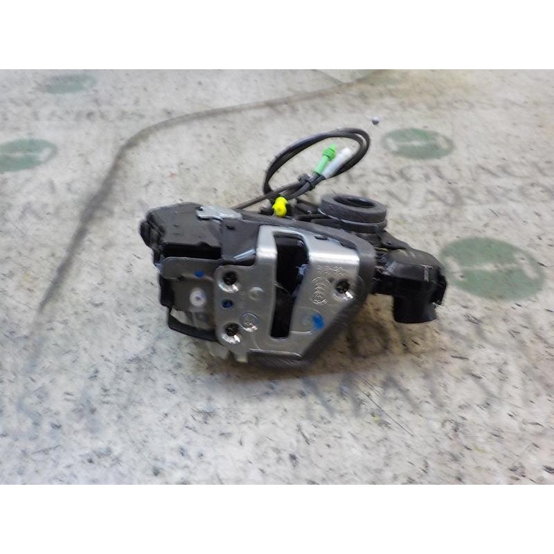 Recambio de cerradura puerta delantera derecha para toyota auris hybrid business referencia OEM IAM 6903005131  