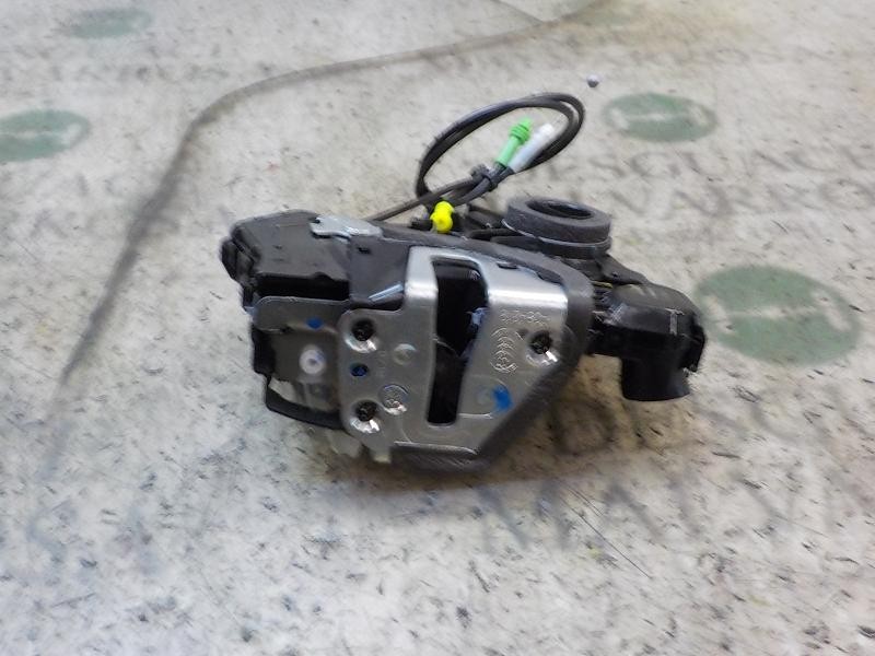 Recambio de cerradura puerta delantera derecha para toyota auris hybrid business referencia OEM IAM 6903005131  
