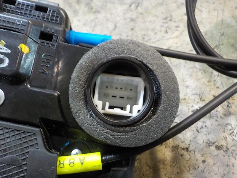 Recambio de cerradura puerta trasera derecha para toyota auris hybrid business referencia OEM IAM 6905005051  