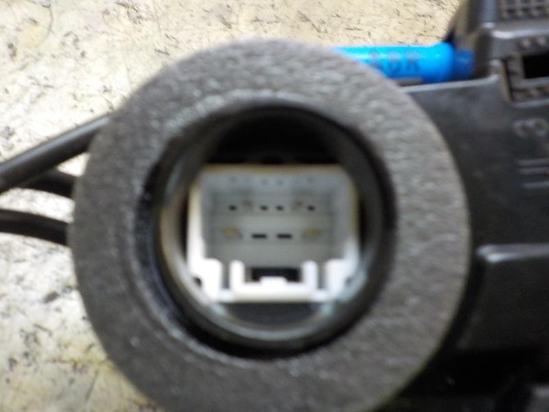 Recambio de cerradura puerta trasera izquierda para toyota auris hybrid business referencia OEM IAM 6906005051  