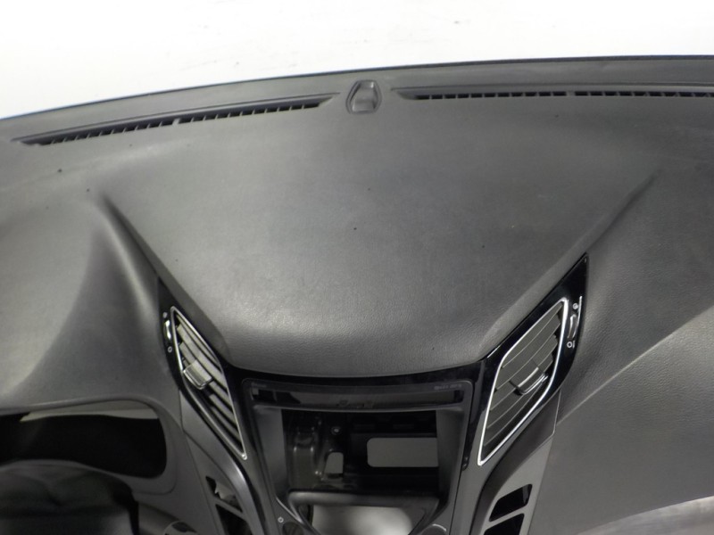 Recambio de salpicadero para hyundai i40 1.7 crdi cat referencia OEM IAM 845303Z000  847103Z000RY